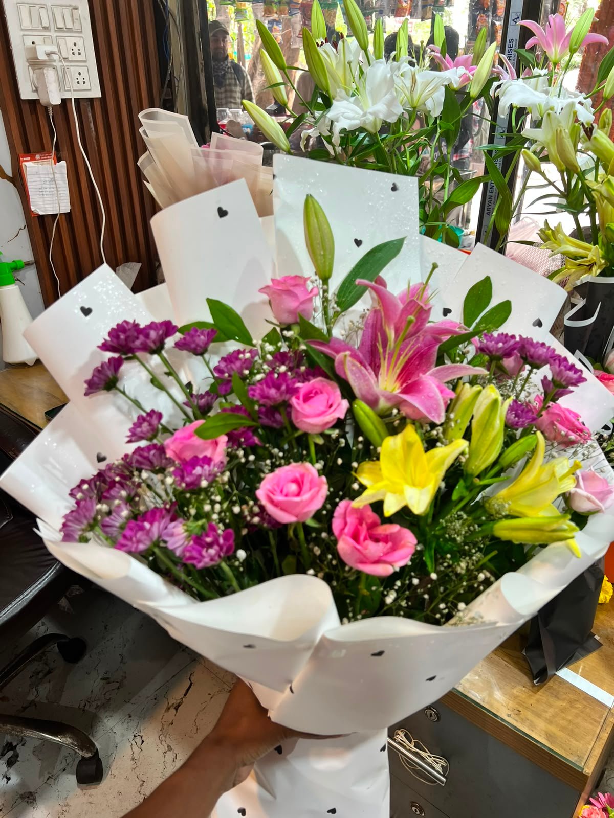 mixed flower bouquet - Image 3