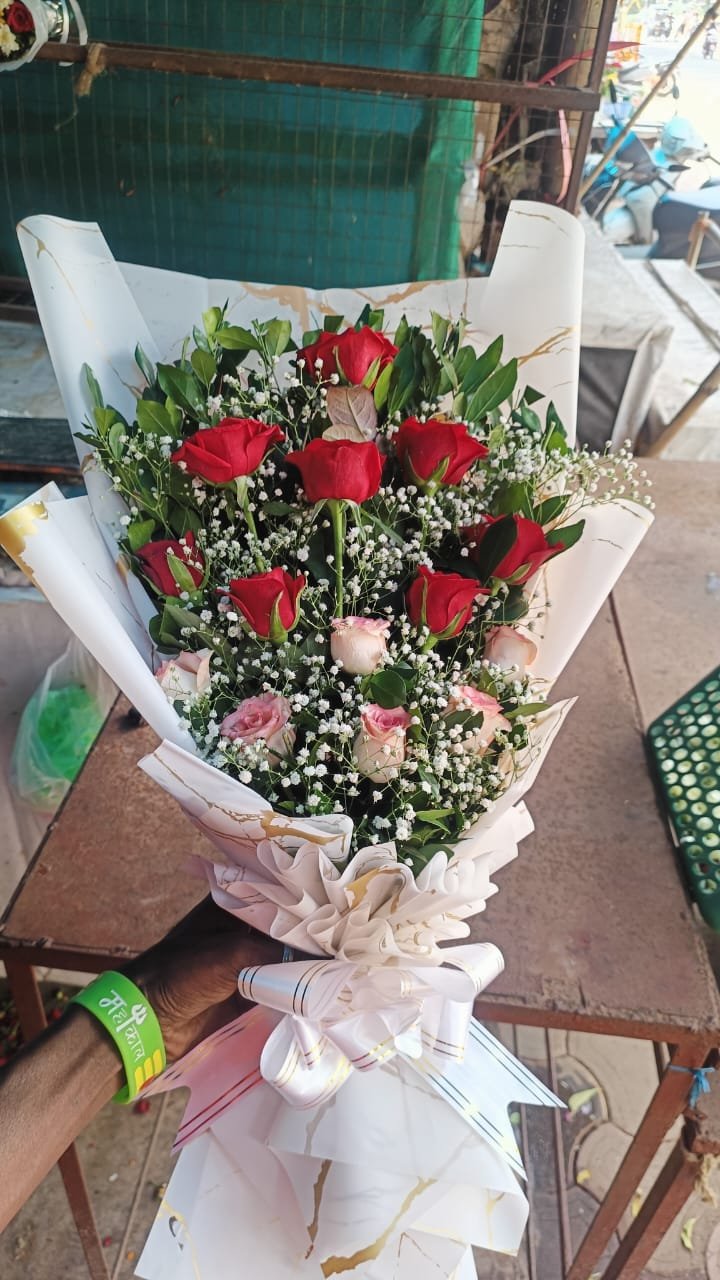 Crimson & Blush Rose Bouquet - Image 2