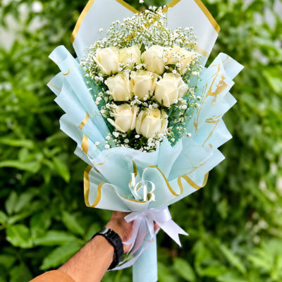 Elegant White Rose Bouquet with Baby’s Breath – Blue & Gold Premium Wrapping