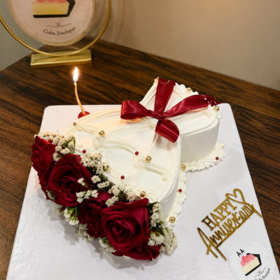 Elegant Red Rose Bouquet Anniversary Cake